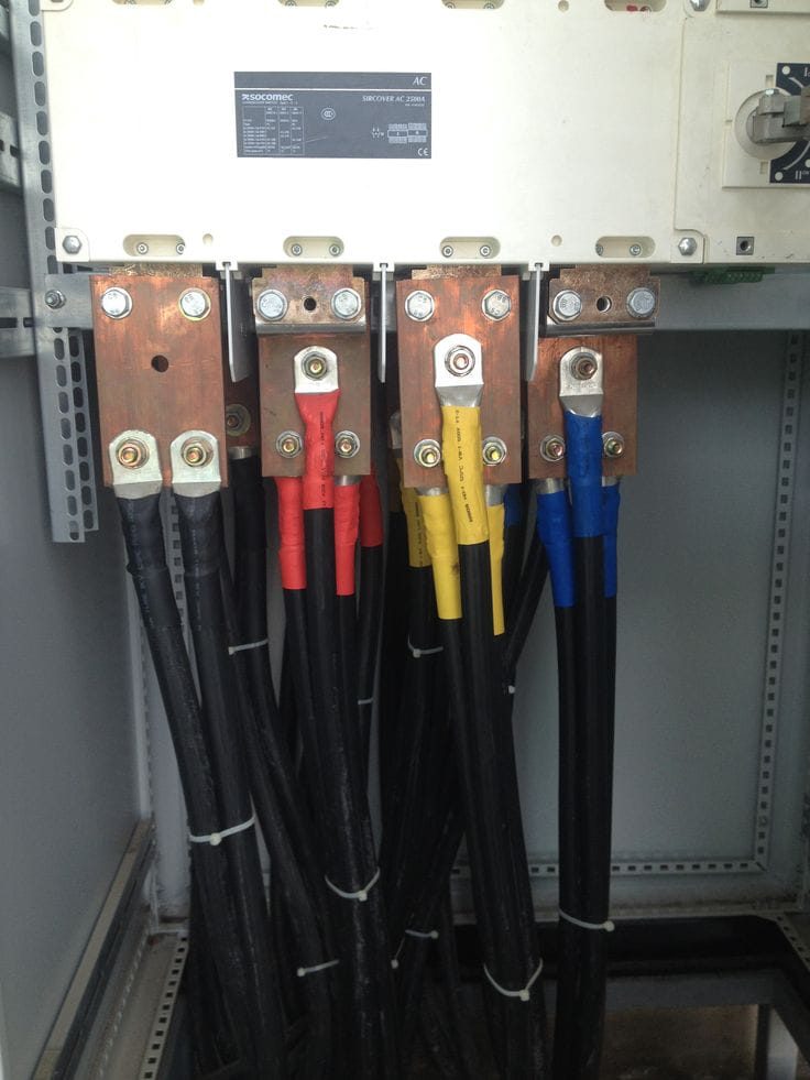 Cable lugs on busbar
